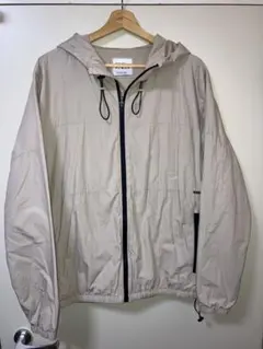 ベージュ ナイロンジャケット フード付き