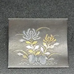 大判　菊の花モチーフ　象嵌のブローチ