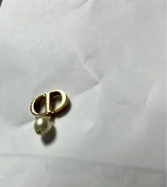 Dior petit CD ピアス