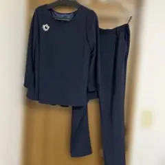 ネイビー パンツスーツ プリーツバック