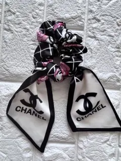 花柄シュシュ スカーフ付き　CCロゴ入り　ヘアゴム　ブラック