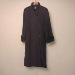 フリル付きダークグレーロングコート
