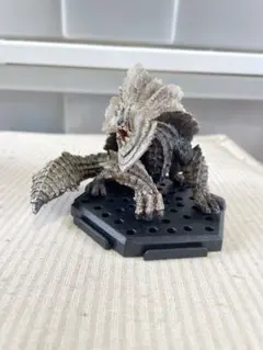 モンスターハンター　ウカムルバス　フィギュア