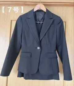 【美品】 レディーススーツ 黒 シャドーストライプ リクルート 入学式 冠婚葬祭