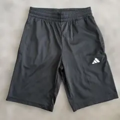 美品　adidas ブラック ハーフパンツ 150cm