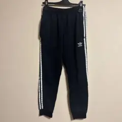 adidas ブラック ジョガーパンツ