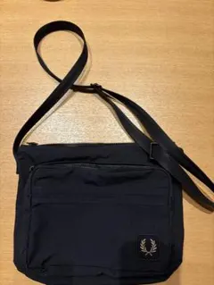 FRED PERRY ショルダーバッグ ブラック　8Ｌのサムネイル