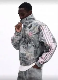 Item thumbnail for item c8dc77cc-3af0-4bb5-9ab4-3601670f468d