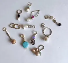 J.10個で980円！天然石や淡水パールのリング付きチャーム