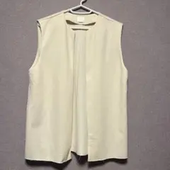 クリーム色 ノースリーブベスト