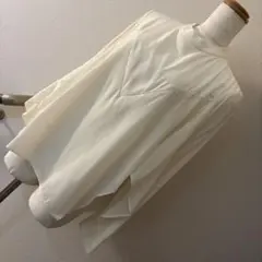 AKIRANAKA ドレープブラウス　ホワイトのサムネイル