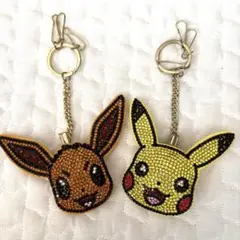 新品未使用品　ピカチュウ&イーブイ　きらきら　キーホルダー　キーリング