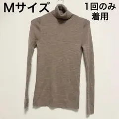【匿名配送】ユニクロ メリノリブタートルネックセーター Mサイズ ベージュ