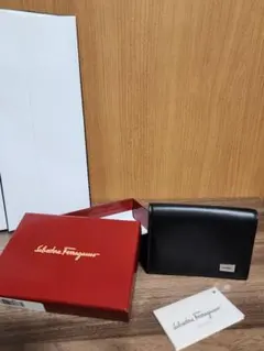 サルバトーレフェラガモ　カードケース&名刺入れ。新品未使用品のサムネイル