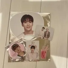 セブチ　スングァン　ミニうちわ　缶バッジ　トレカ　アクリルキーホルダー