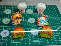 カラフルキャラクターとハンバーガーセット