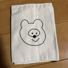 クマとウサギの刺繍 文庫本カバー