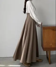 Louere薄手ハイウエストボリュームフレアスカート ベージュ