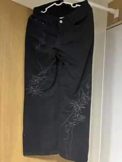 黒刺繍ワイドパンツ