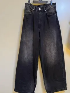H&M SUPER BAGGY ブラックデニムパンツ 29/30のサムネイル