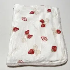 新品　いちご柄　フランネルブランケット 大きめ　ひざ掛け　140cm×100cm