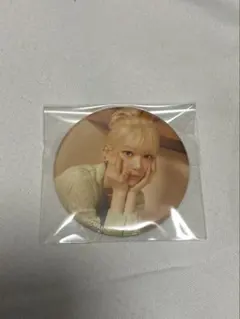 宮脇咲良　缶バッジ　カフェ　ルセラフィム