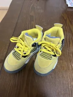 Jordan 4 Retro Lightningのサムネイル