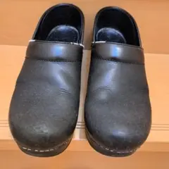 dansko サボ シューズ 型押し 総柄 黒 39 - メルカリ