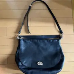 コーチ　黒　レザーショルダーバッグ ゴールド金具