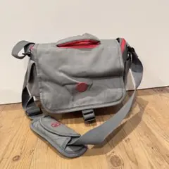 Item thumbnail for item 4c9e70d6-c7aa-430e-8135-a19894df30eb