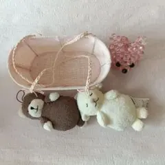 ピンク色の籠　ビ一ズの犬　ボディスポンジ２つ