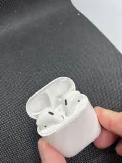 ジャンクApple AirPods 本体 ホワイト 充電ケース付き