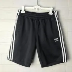 adidas 3本ライン ブラックショートパンツ　刺繍ロゴ　T2505203