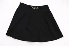 黒のフレアスカート 金属ベルト付き