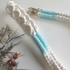 在庫セール★マクラメ　スマホショルダー　スマホストラップ　ハンドメイド　白　水色