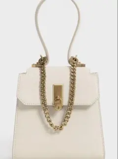 CHARLES & KEITH ロケットチェーンリンクトラペーズバック