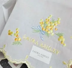 LAURA ASHLEY 刺繍ハンカチ