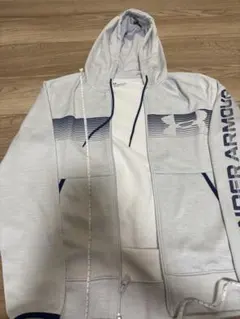 Under Armour グレー フード付きパーカー