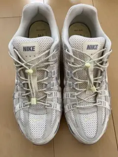 NIKE P-6000 ホワイト グレー 27cmのサムネイル