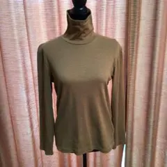 ユニクロ　ブラウンタートルネック長袖トップス