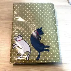【新品】ブックカバー　猫と水玉
