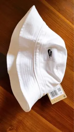 【新品未使用タグ付き】NIKE Apex Bucket Hat ホワイト キッズのサムネイル
