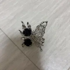 ゴシック風 蝶のリング 黒いバラ付き