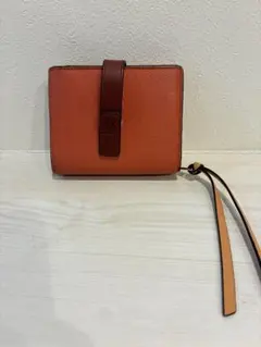 ⭐︎値下げ中⭐︎LOEWE 二つ折り財布 オレンジ系のサムネイル