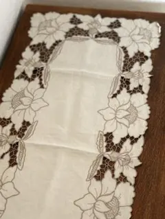 フランスヴィンテージ テーブルクロス　レース　花刺繍