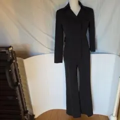 黒いジャケットとフレアパンツセット
