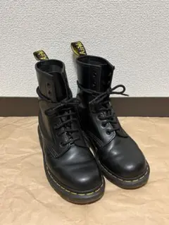Dr. Martens 8ホール UK10 ブーツ ブラック替え紐白、黄色、黒 Dr. Martens 8ホール UK10 ブーツ ブラック替え紐白、黄色、黒 - メルカリ