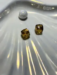 53天然石ビアクォーツ(水晶)2石カット入りキューブ