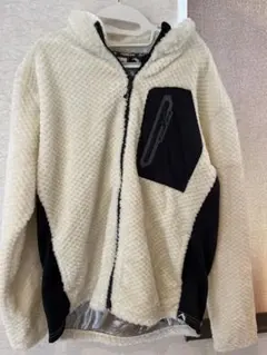 フード付きアイボリーフリースジャケット