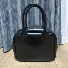 ブラックハンドバッグ